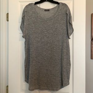 Market & Spruce large grey t shirt